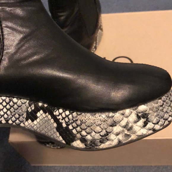 **SOLD** Urban Outfitters Snakeskin Platform Boots - Picture 9 of 10